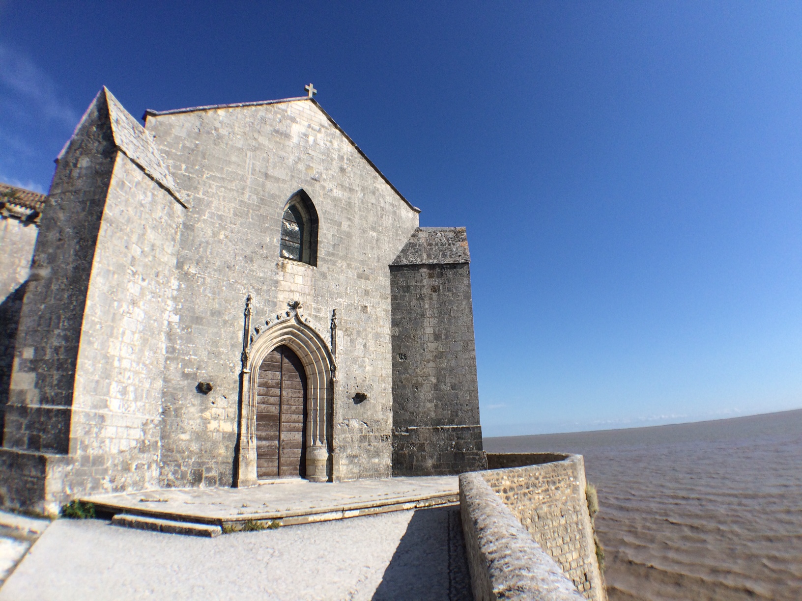 livingincognac-talmont-church