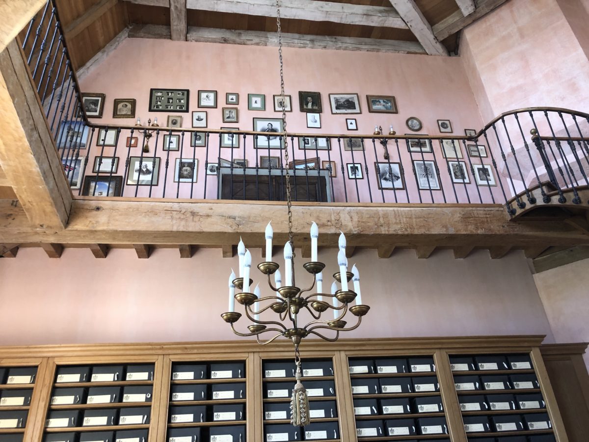 l'étage de la bibliothèque du château de La Rochefoucauld