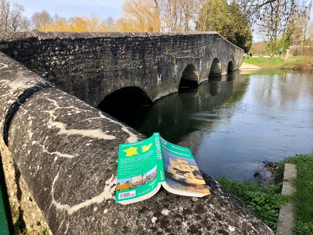 le guide vert michelin les charentes sur le pont de Vibrac