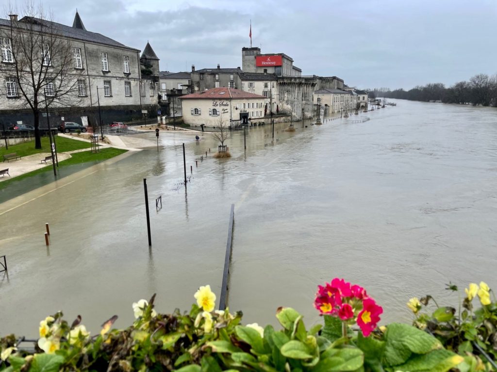 les quais hennessy vue du pont