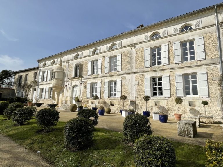 la façade du logis du Frêne