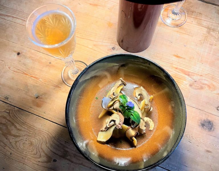 champignons et cocktail au cognac