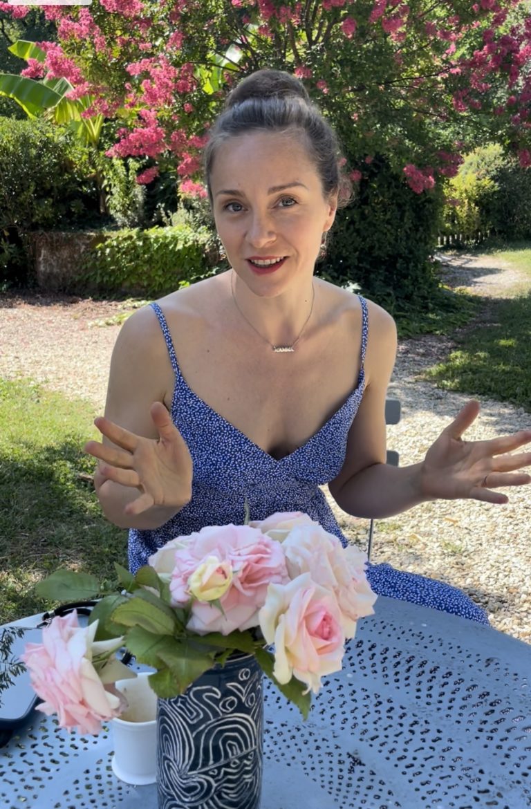 Delphine Depardieu dans les jardins de la Quantinerie