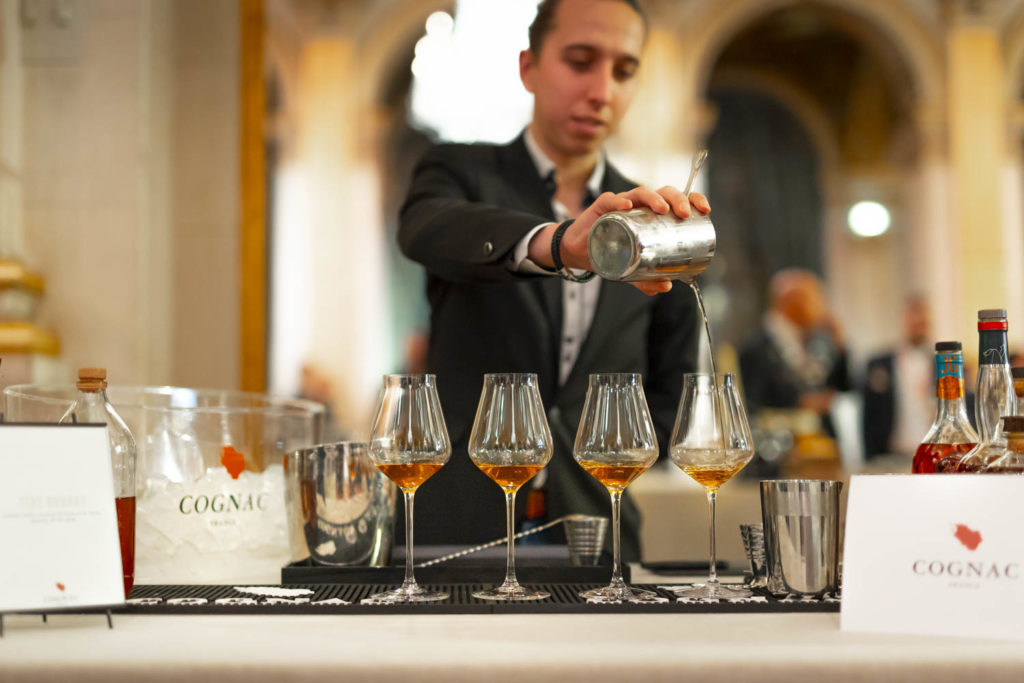service de cognac au bar des sommeliers du concours du meilleur sommelier du monde