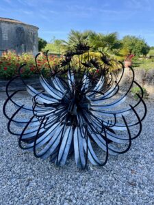 fleur monumentale d'Emmanuel de Cockborne à l'abbaye de Fontdouce