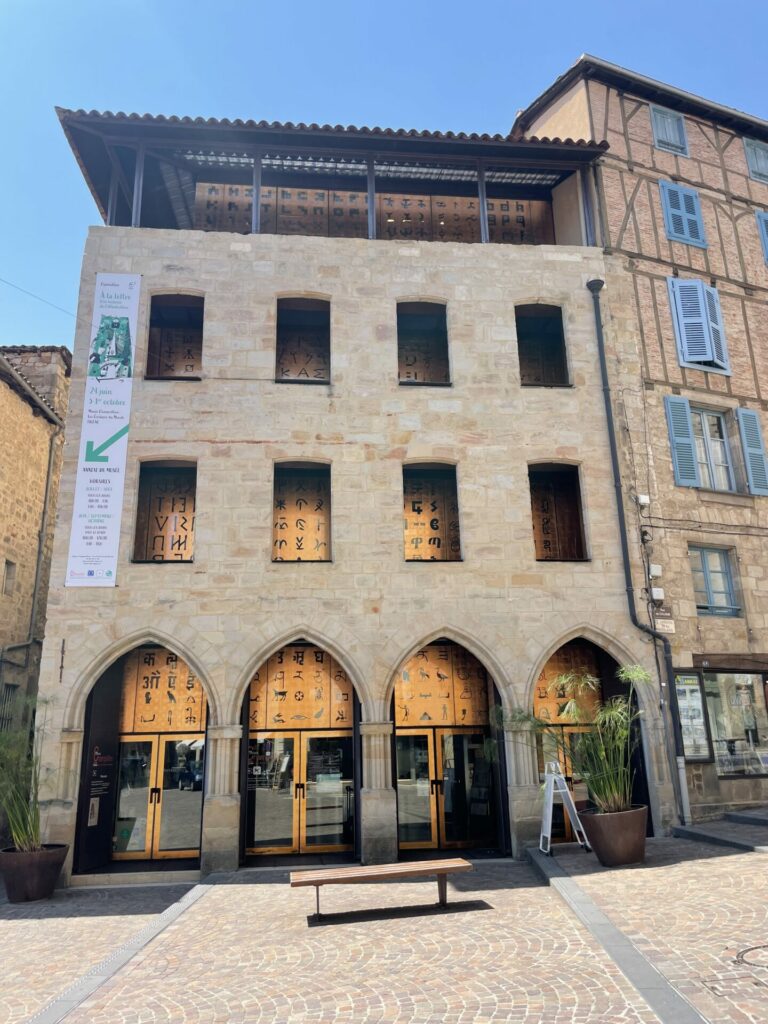 façade du musée Champollion les écritures du monde